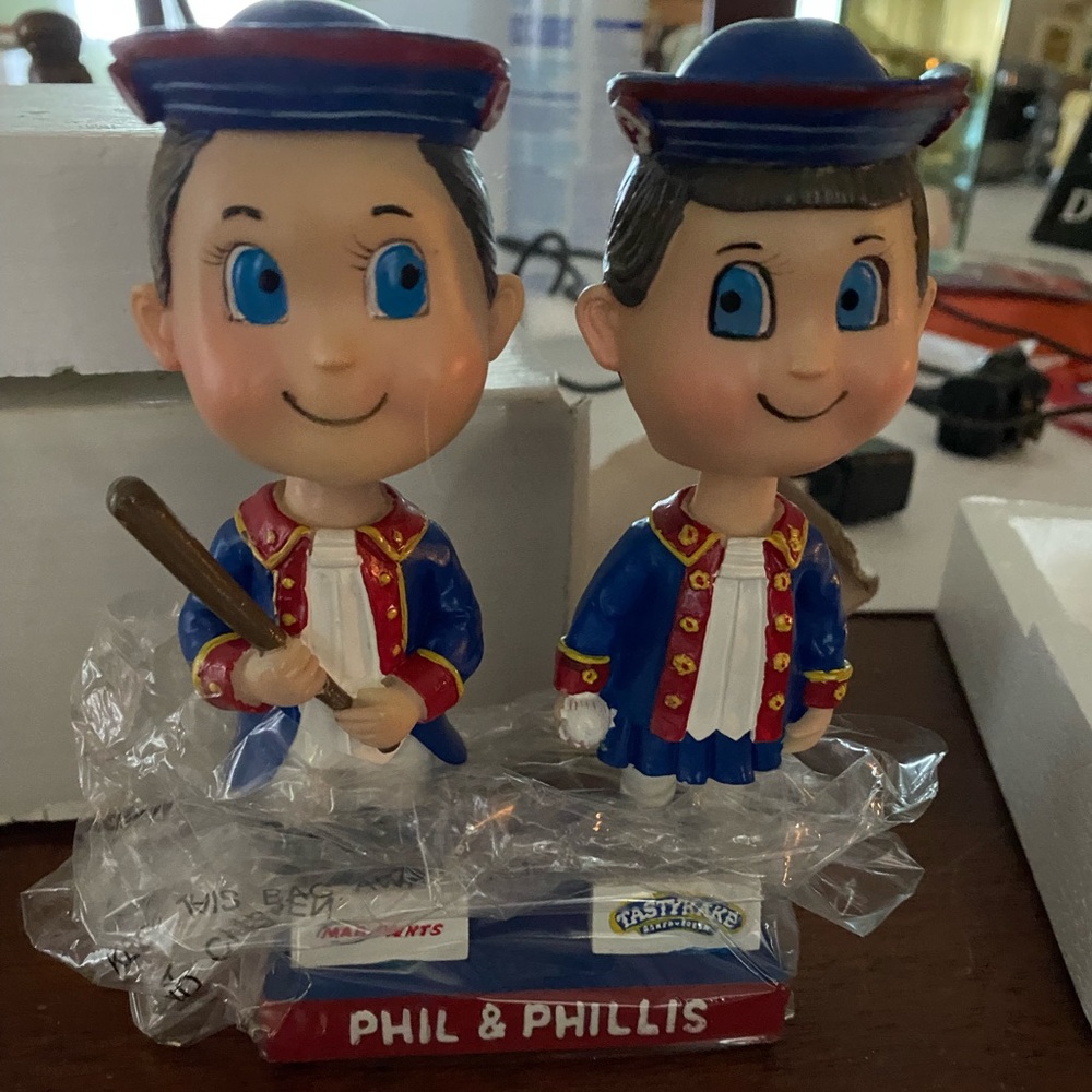 Closing account make an offer or goes to goodwill***** Philadelphia Phillies